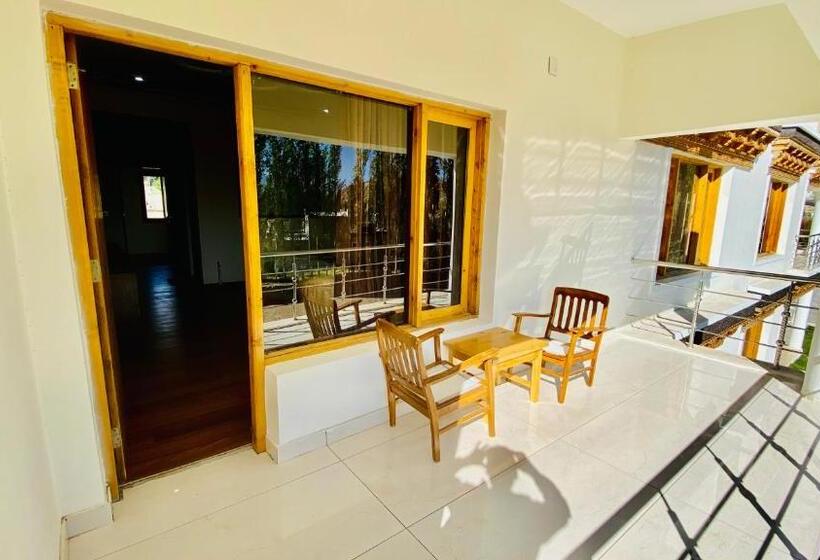 Номер Deluxe с Балконом, De Borgo