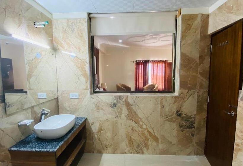 اتاق لوکس با بالکن, De Borgo