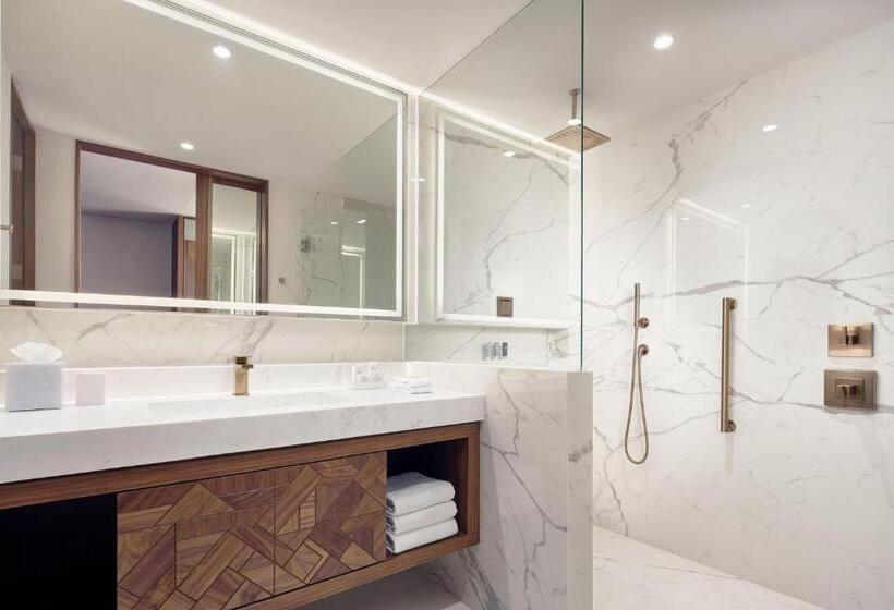 带城市景观和大床的豪华房间, Jw Marriott Hotel Guadalajara