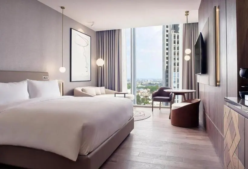Deluxe Room King Bed & City View