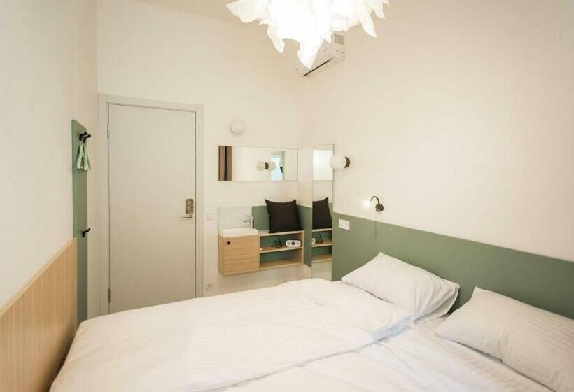 スタンダードルーム, Capsule Hotel & Hostel