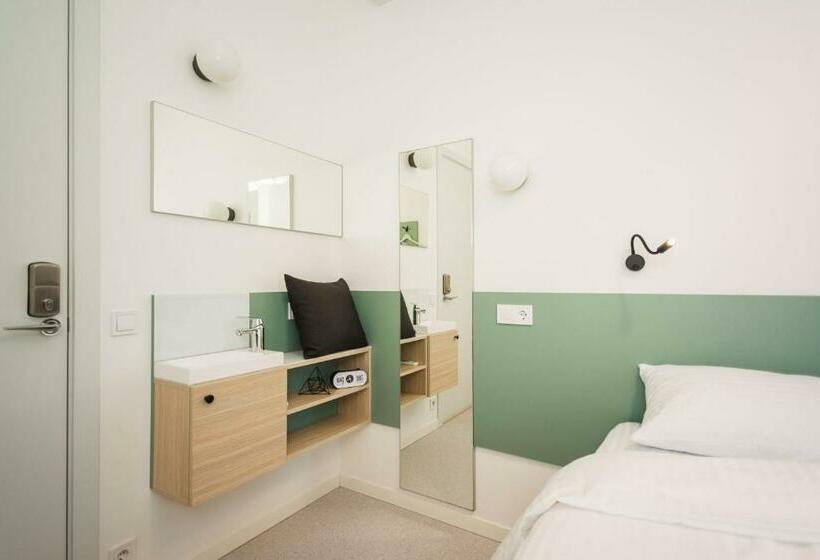 スタンダードルーム, Capsule Hotel & Hostel