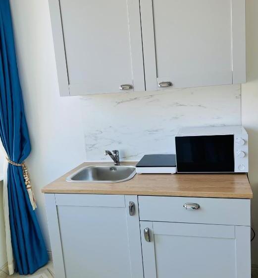 اتاق خانوادگی, Ave Medica Apartments