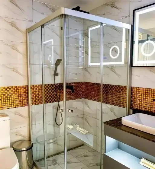 اتاق خانوادگی, Ave Medica Apartments