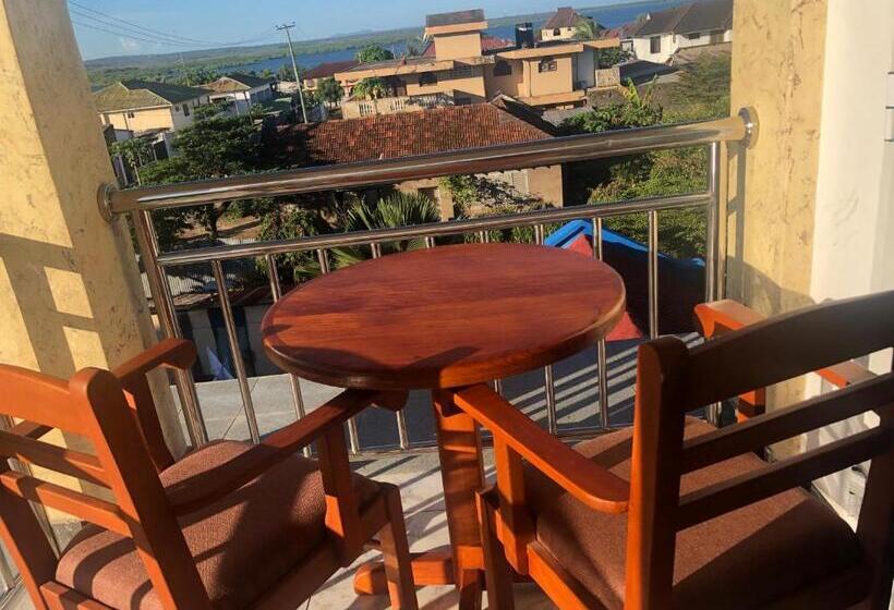 オーシャンビュースタンダードルームバルコニー付き, Phyllen