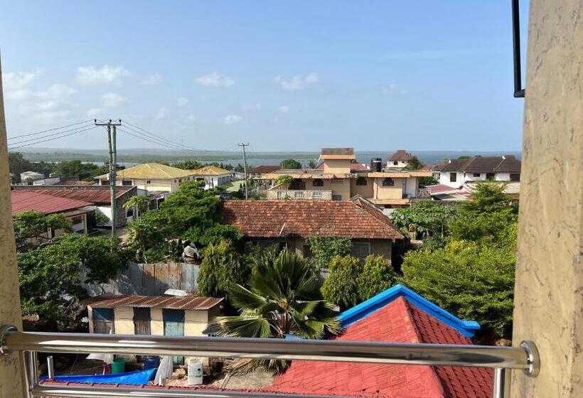 オーシャンビュースタンダードルームバルコニー付き, Phyllen