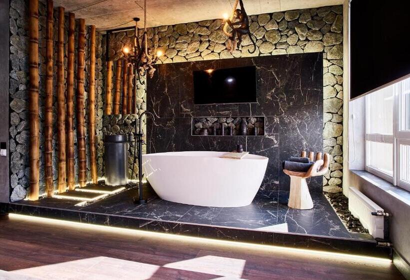 Deluxe Suite King Bed, Kador Home Hotel Downtown