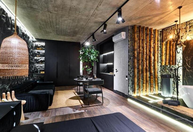 Deluxe Suite King Bed, Kador Home Hotel Downtown