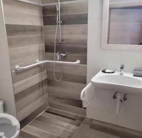 身障者適用スタンダードルーム, Balinn Rooms