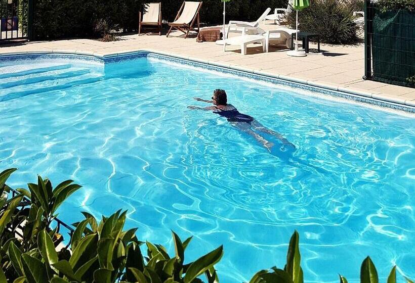 标准房带园景, Les Gîtes De Brives