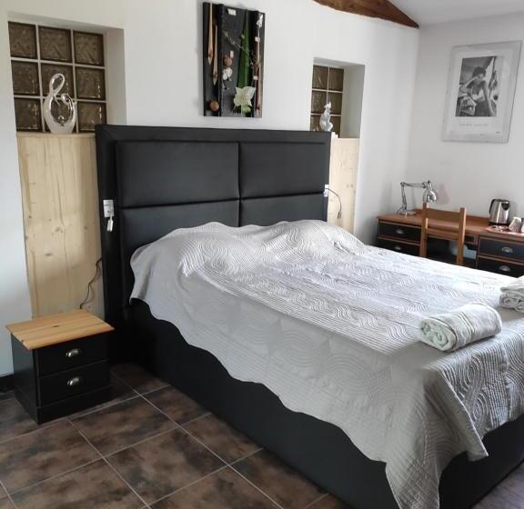 家庭房带园景, Les Gîtes De Brives