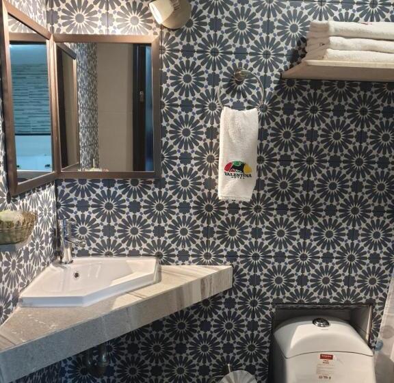 스탠다드 룸 킹사이즈 침대, Don Carlos