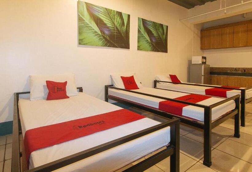 اتاق استاندارد سه نفره, Reddoorz At Crowne One Condo