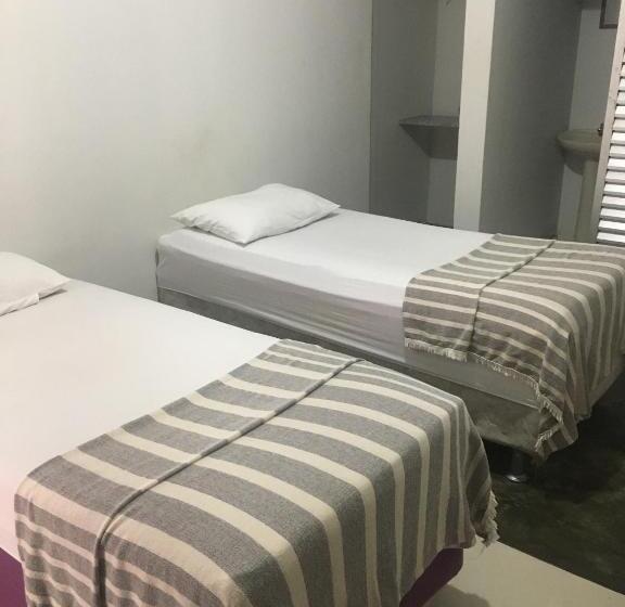 חדר סטנדרט, Economic Eldorado