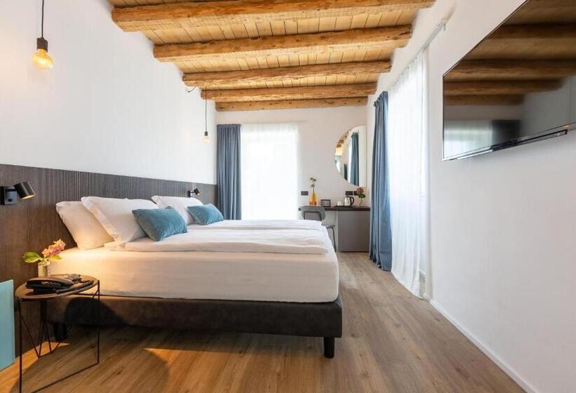 غرفة ديلوكس مطلة على البحيرة, Vistalago Torbole