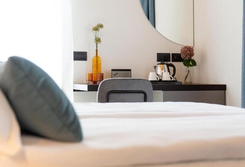 غرفة ديلوكس مطلة على البحيرة, Vistalago Torbole