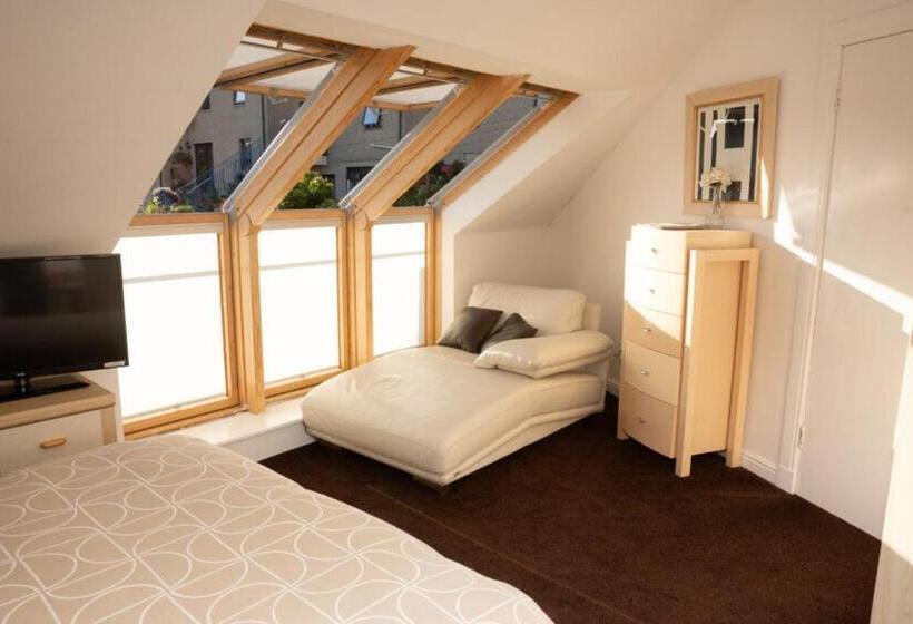 غرفة عائلية, Aberfoyle Inn