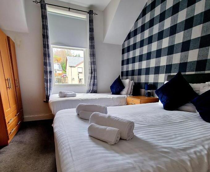 غرفة عائلية, Aberfoyle Inn