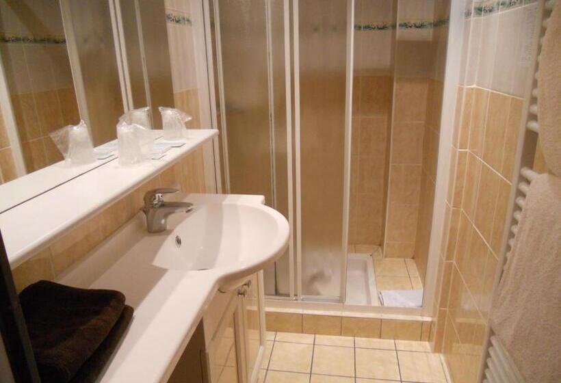 חדר סטנדרט לשלושה, Bellevue