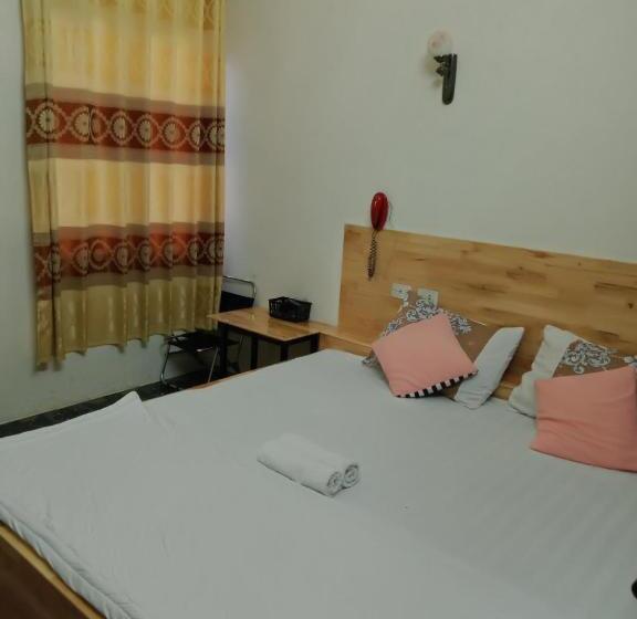 اتاق استاندارد با تخت بزرگ, Khách Sạn Duy Hoàng