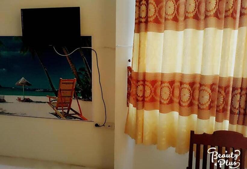 اتاق استاندارد چهارنفره با بالکن, Khách Sạn Duy Hoàng