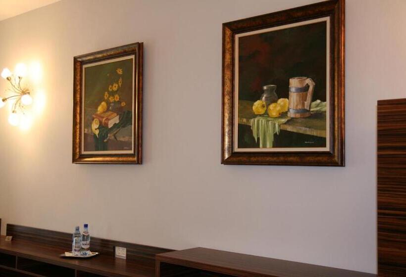 Quarto Estandar Cama King, Kilometrul Zero