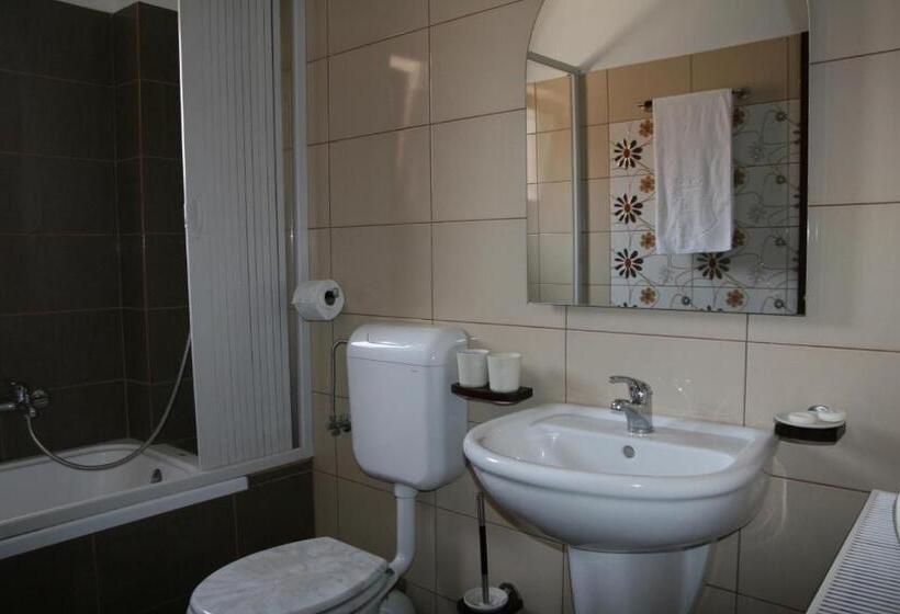 Quarto Estandar Cama King, Kilometrul Zero