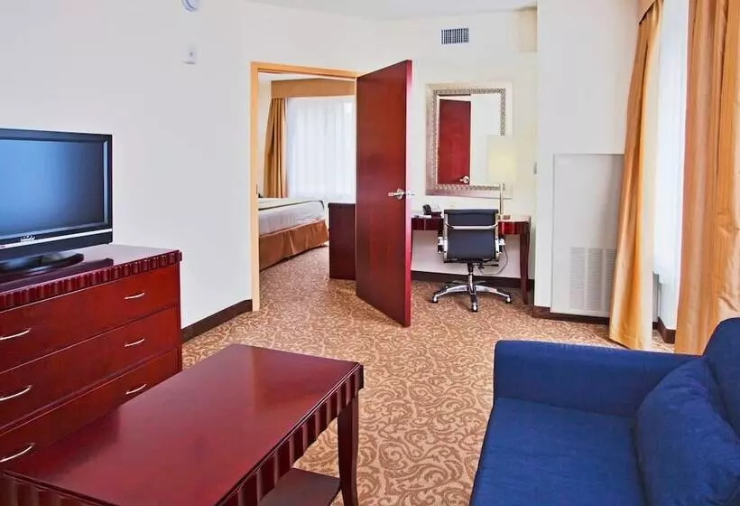 スイート, Holiday Inn Express Hotel & Suites Brooksville I 75, An Ihg