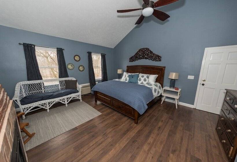 デラックスルーム, Creekside Inn