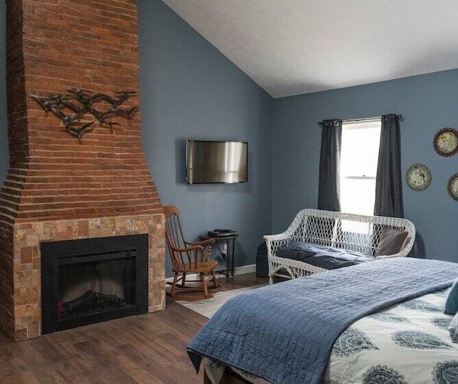 デラックスルーム, Creekside Inn