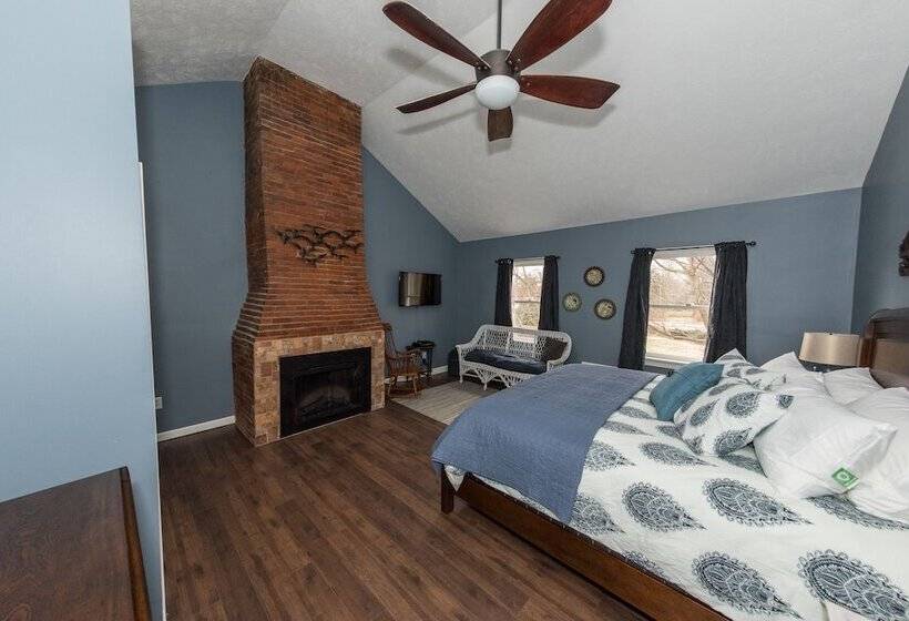 デラックスルーム, Creekside Inn