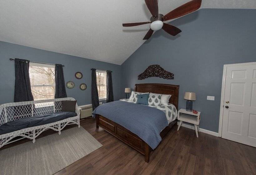 Номер Deluxe, Creekside Inn