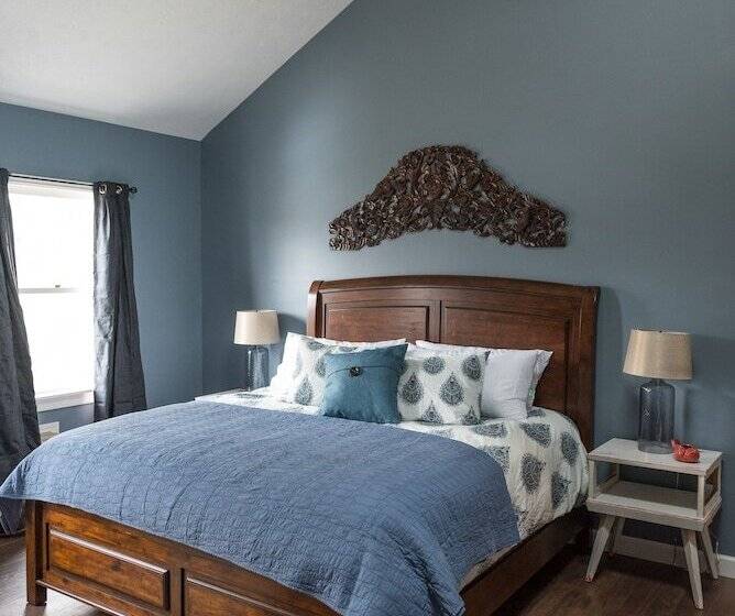 デラックスルーム, Creekside Inn