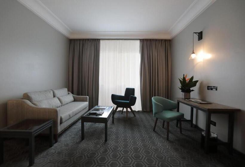 اتاق لوکس با تخت بزرگ, Fiesta Royale