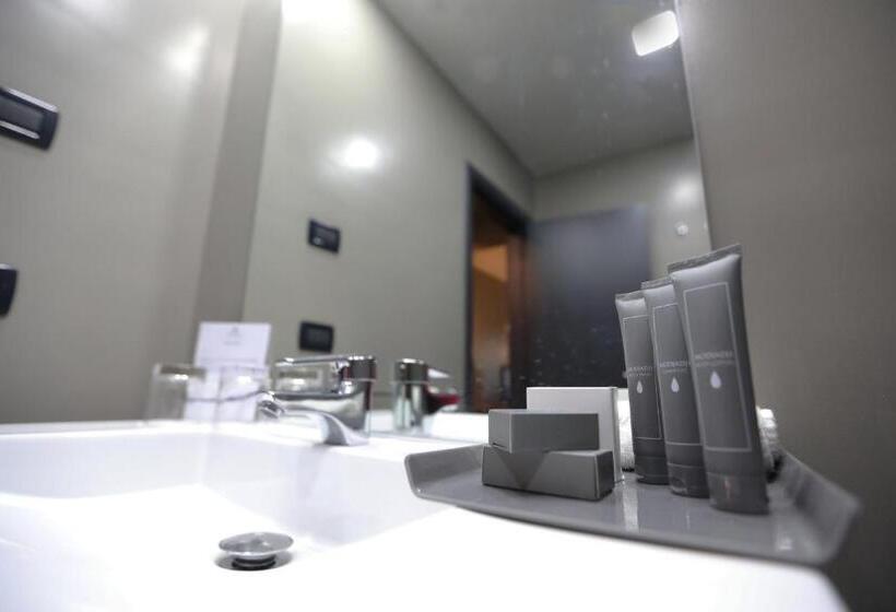 اتاق لوکس با تخت بزرگ, Fiesta Royale