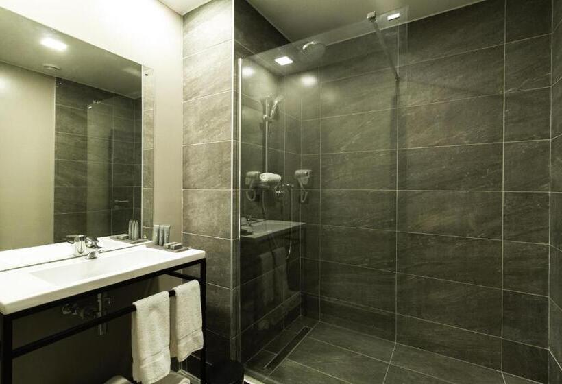 اتاق لوکس با تخت بزرگ, Fiesta Royale