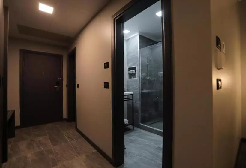 اتاق لوکس با تخت بزرگ, Fiesta Royale