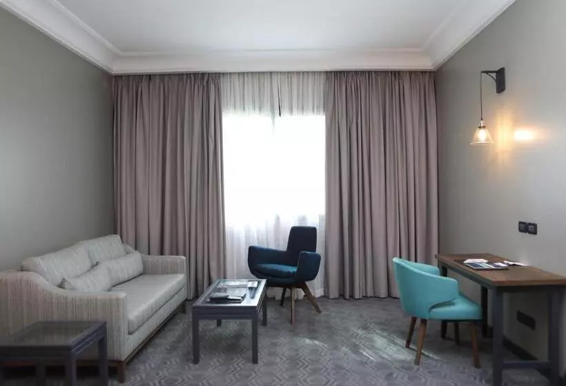 اتاق لوکس, Fiesta Royale
