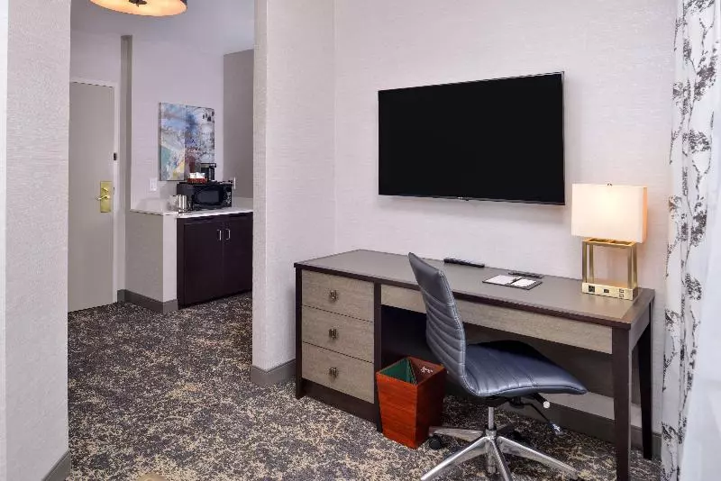 キングサイズベッドのスタンダードルーム, Hampton Inn Bermuda Run