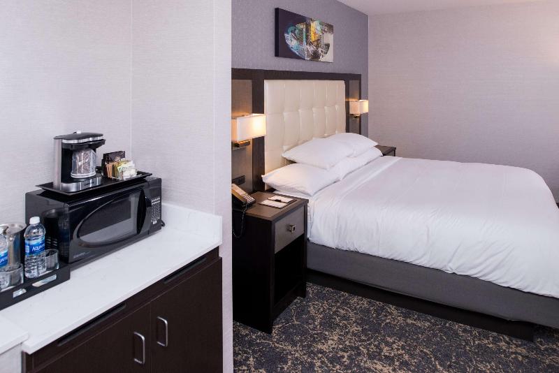 스탠다드 룸 킹사이즈 침대, Hampton Inn Bermuda Run