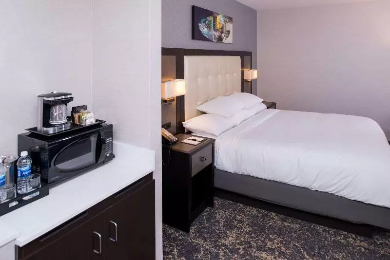 キングサイズベッドのスタンダードルーム, Hampton Inn Bermuda Run