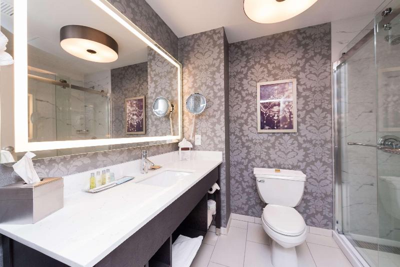 غرفة قياسية سرير كينج, Hampton Inn Bermuda Run