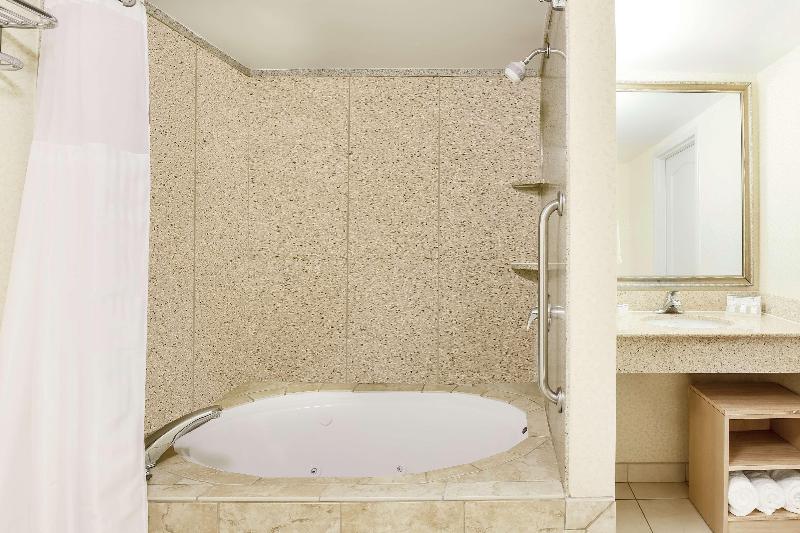 Люкс Кровать Кинг, Hilton Garden Inn Roanoke Rapids