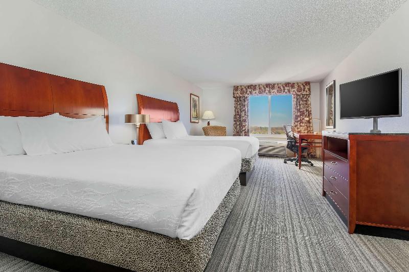 Номер Премиум, Hilton Garden Inn Roanoke Rapids