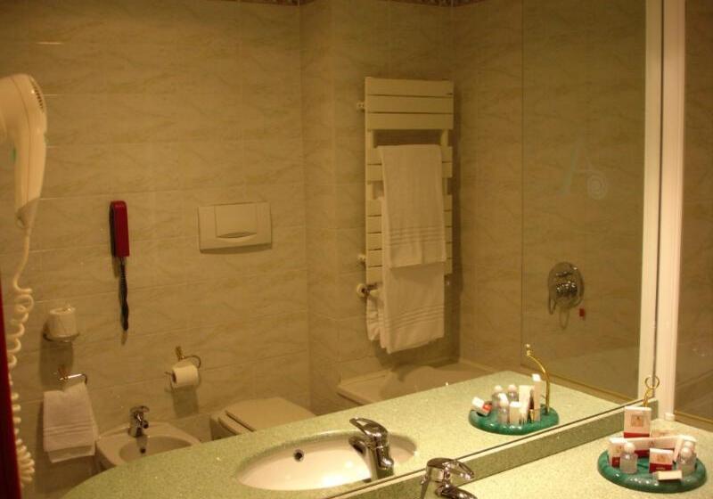 Люкс Кровать Кинг, Holiday Inn Express Hotel & Suites Bowling Green, An Ihg