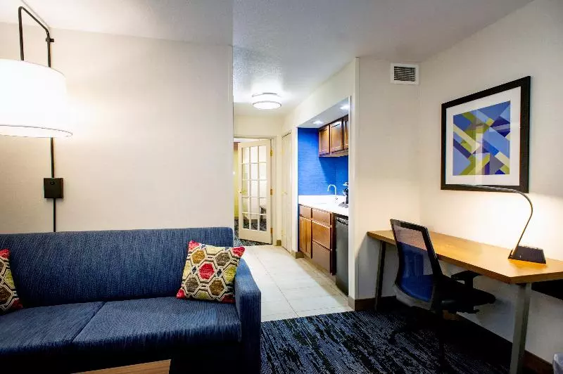 キングサイズベッドのスイートルーム, Holiday Inn Express & Suites Wausau, An Ihg