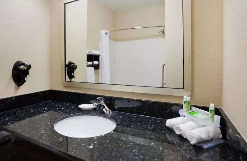 キングサイズベッドのスイートルーム, Holiday Inn Express & Suites Aberdeen, An Ihg