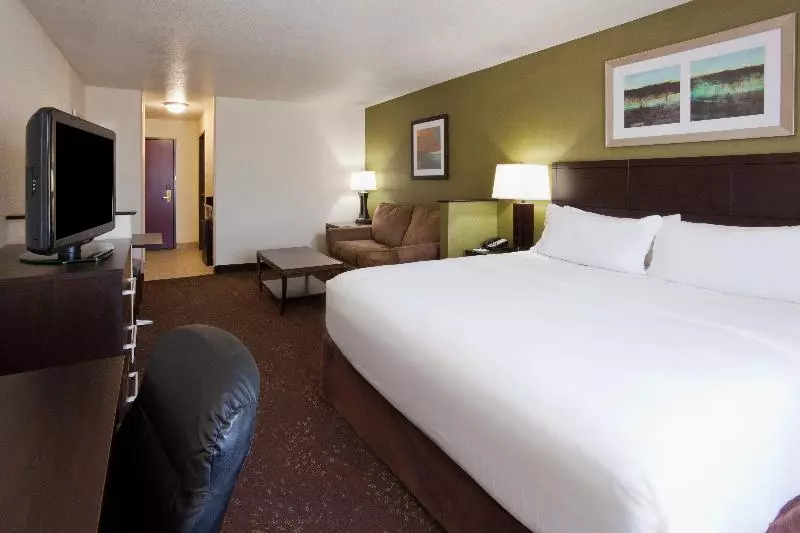 キングサイズベッドのスイートルーム, Holiday Inn Express & Suites Aberdeen, An Ihg