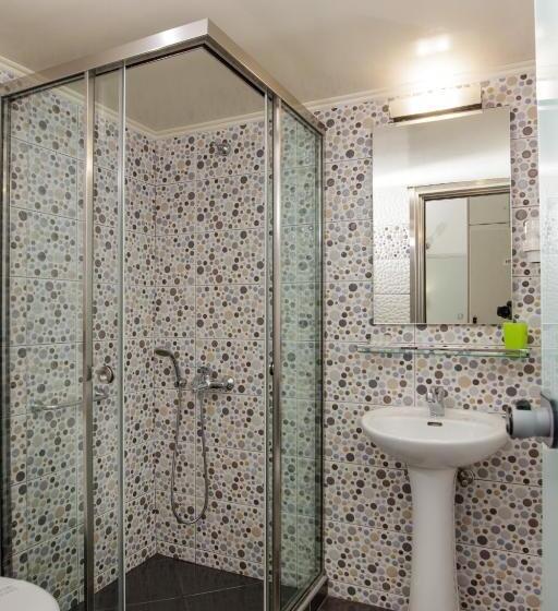 חדר סטנדרט לשלושה, Ideon