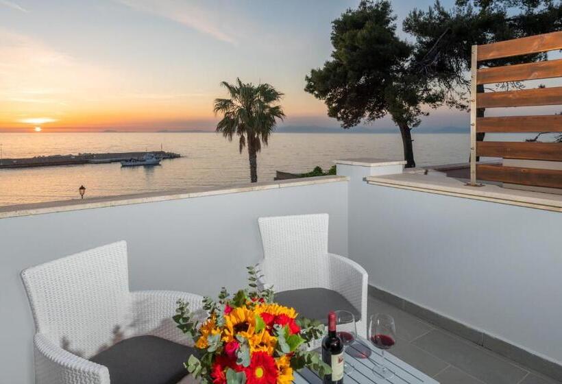 Номер Стандарт Вид на Море, Mareluna